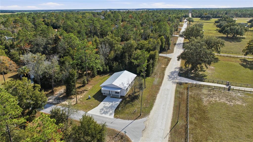 15010 Northeast 3rd Place Williston, FL 32696 - Photo 4 of 32 a view of a yard with furniture