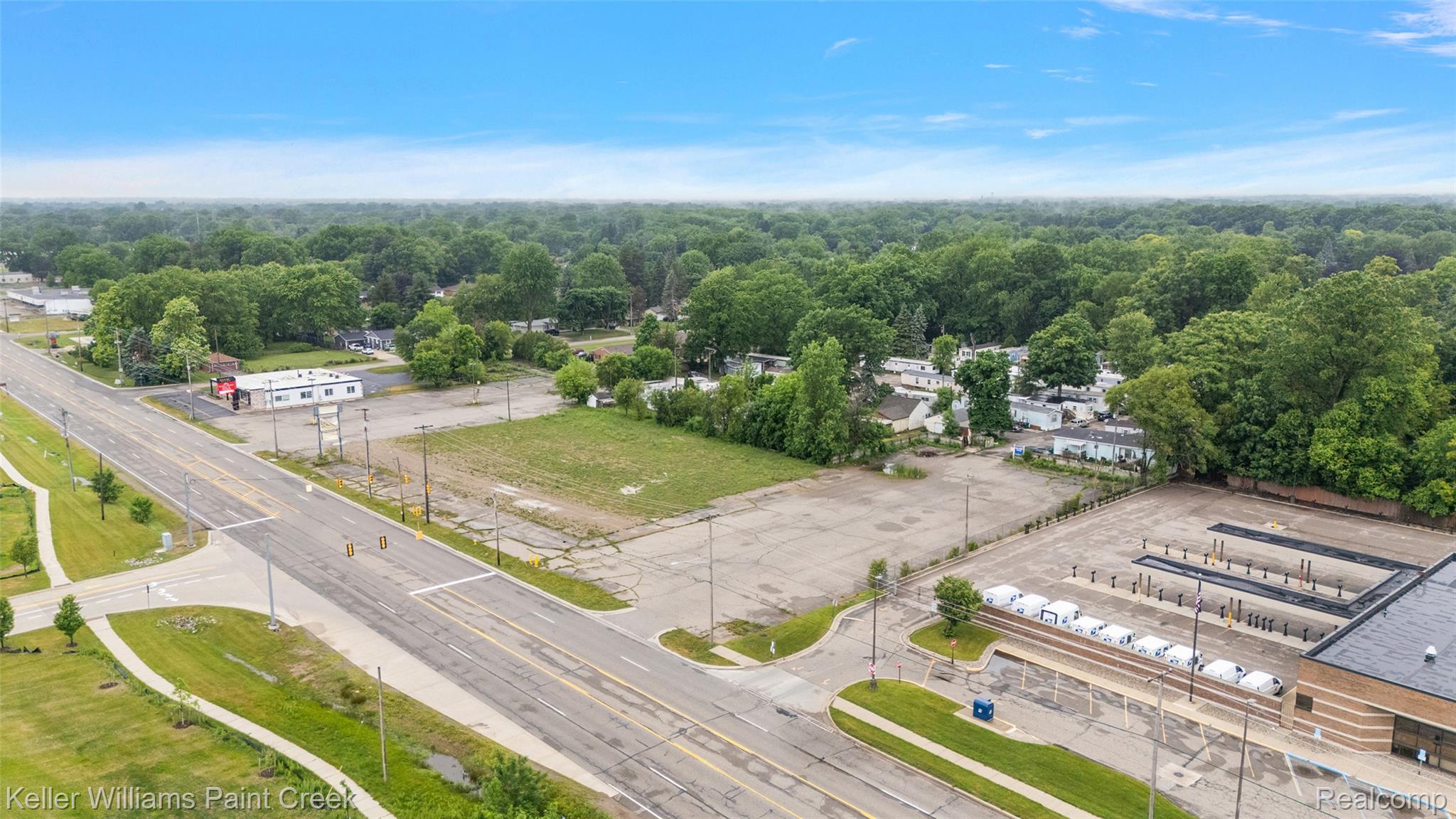 4403 Davison Road Burton, MI 48509 - Photo 12 of 27 12-4403 Davison Rd-12.jpg
