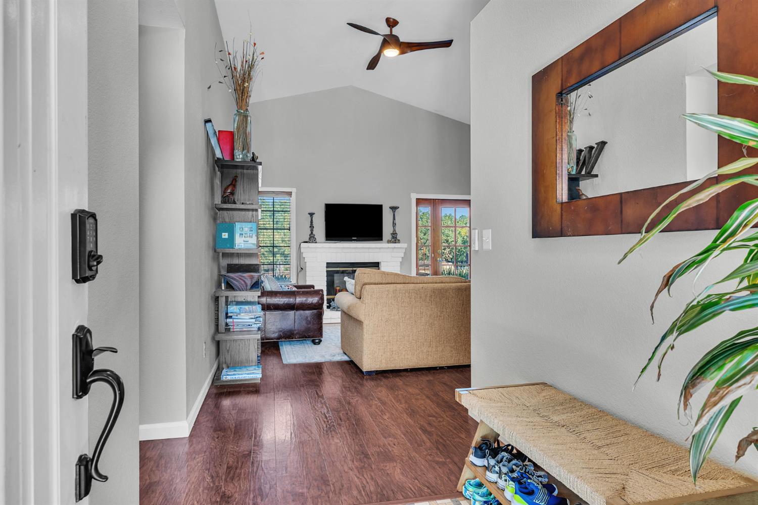 1008 Suffolk Court Winters, CA 95694 - Photo 4 of 30