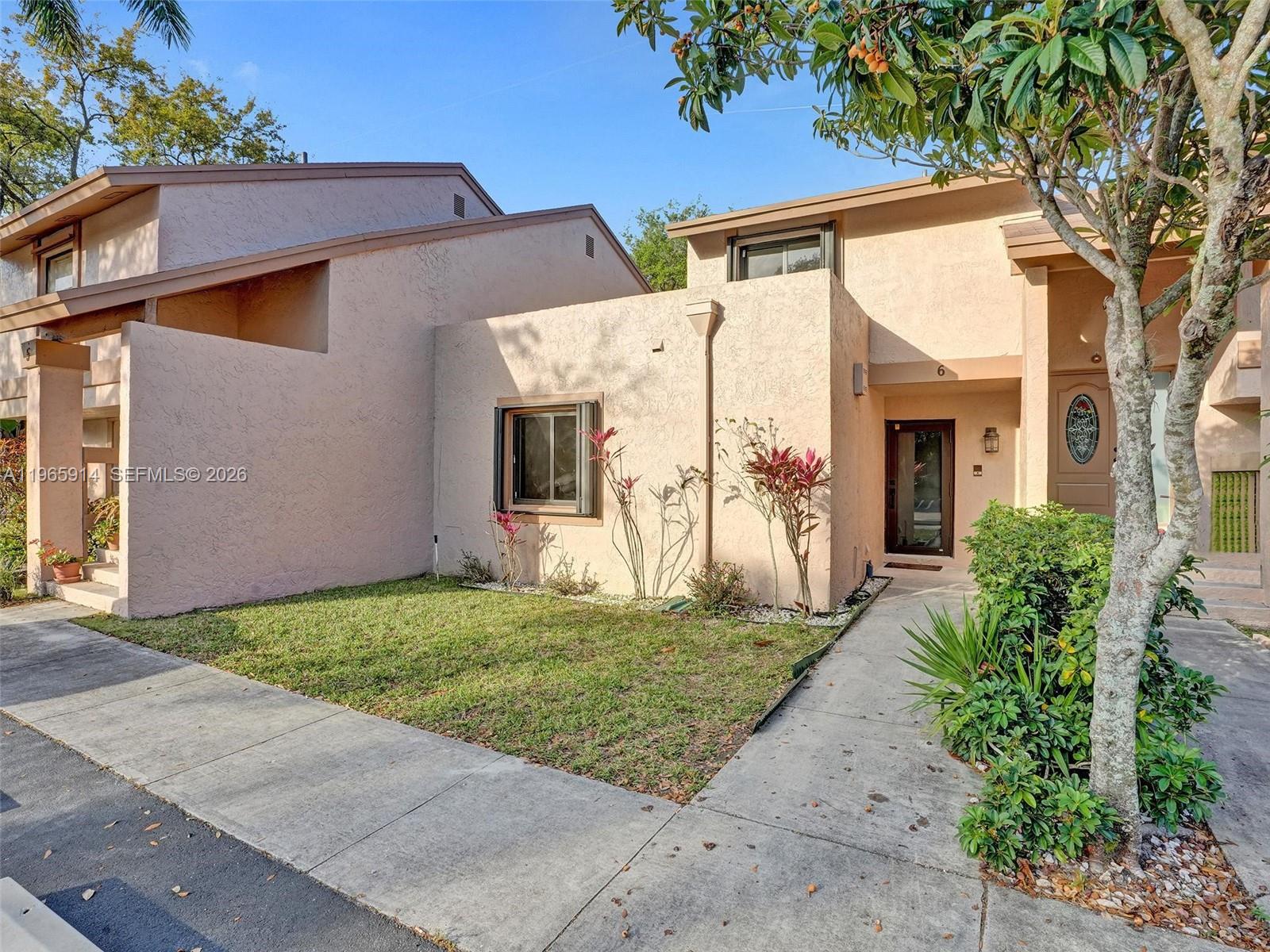 6 Chestnut Circle Cooper City, FL 33026 - Photo 2 of 22