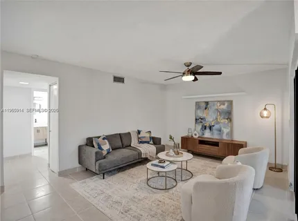 $430,000 | 6 Chestnut Circle, Cooper City, FL 33026