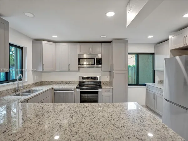 $440,000 | 6 Chestnut Circle, Cooper City, FL 33026