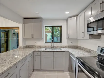 $430,000 | 6 Chestnut Circle, Cooper City, FL 33026