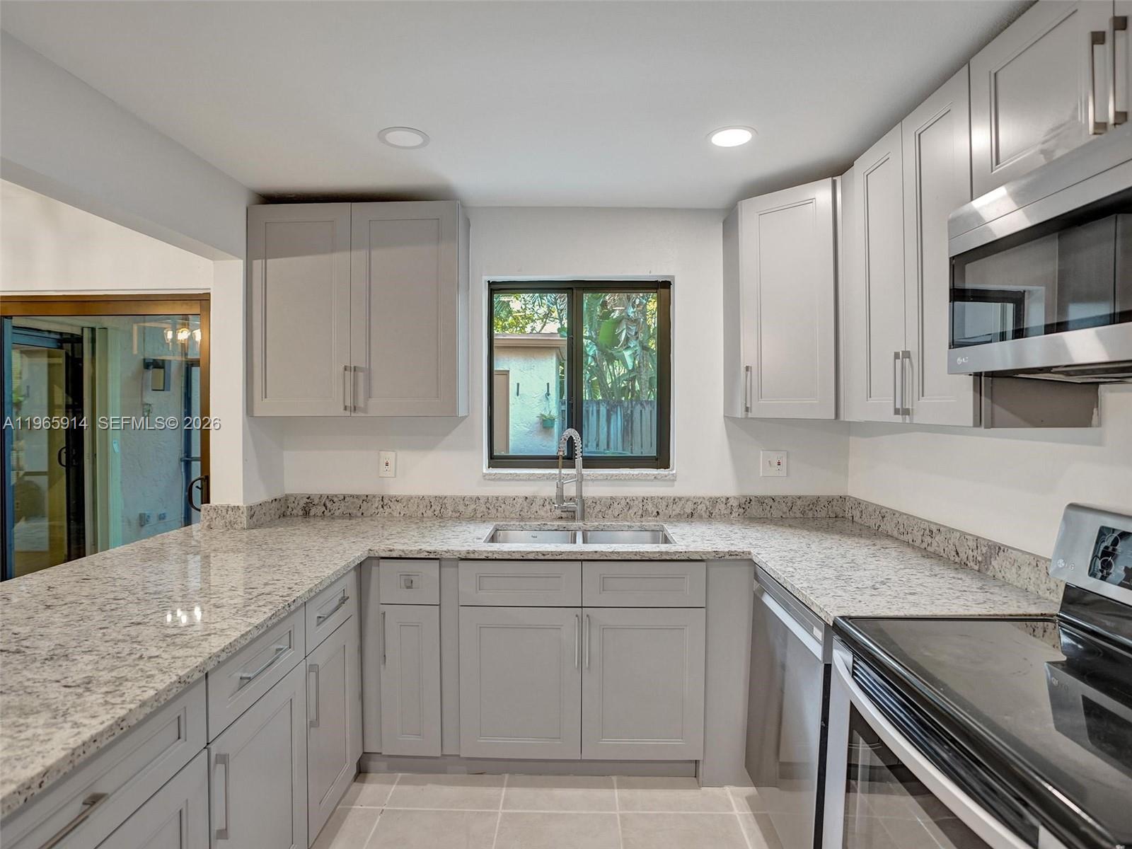 6 Chestnut Circle Cooper City, FL 33026 - Photo 8 of 22