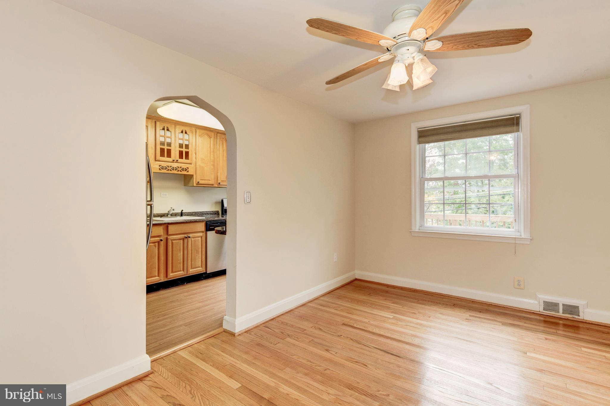 998 Elm Road Baltimore, MD 21227 - Photo 8 of 30 Dining Room