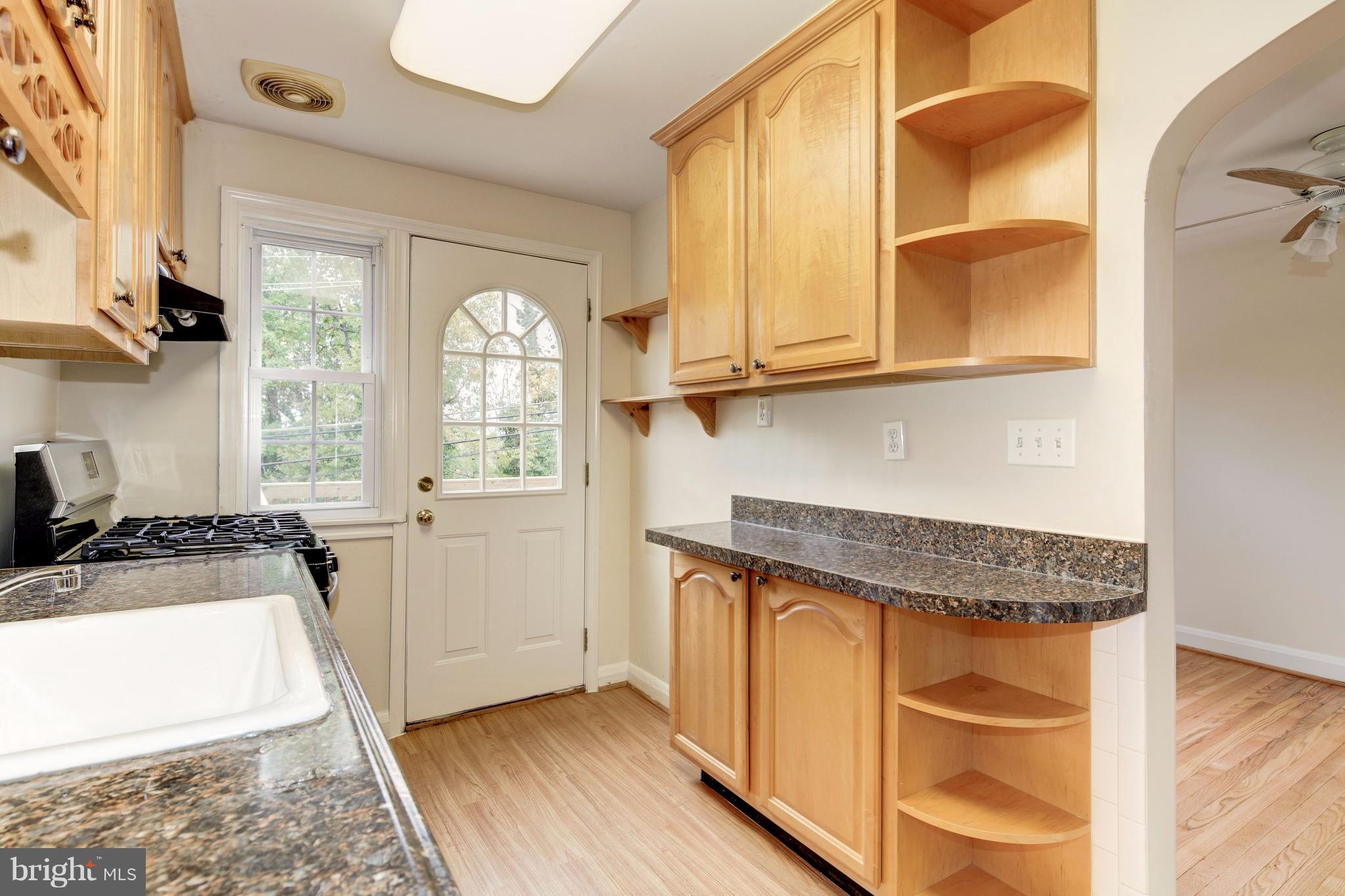 998 Elm Road Baltimore, MD 21227 - Photo 10 of 30 Kitchen
