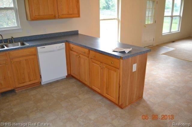 3163 South Bull Run Road Howell, MI 48843 - Photo 16 of 25 Kitchen