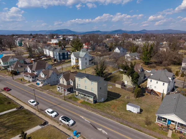 $675,998 | 819 Campbell Avenue Southwest, Roanoke, VA 24016