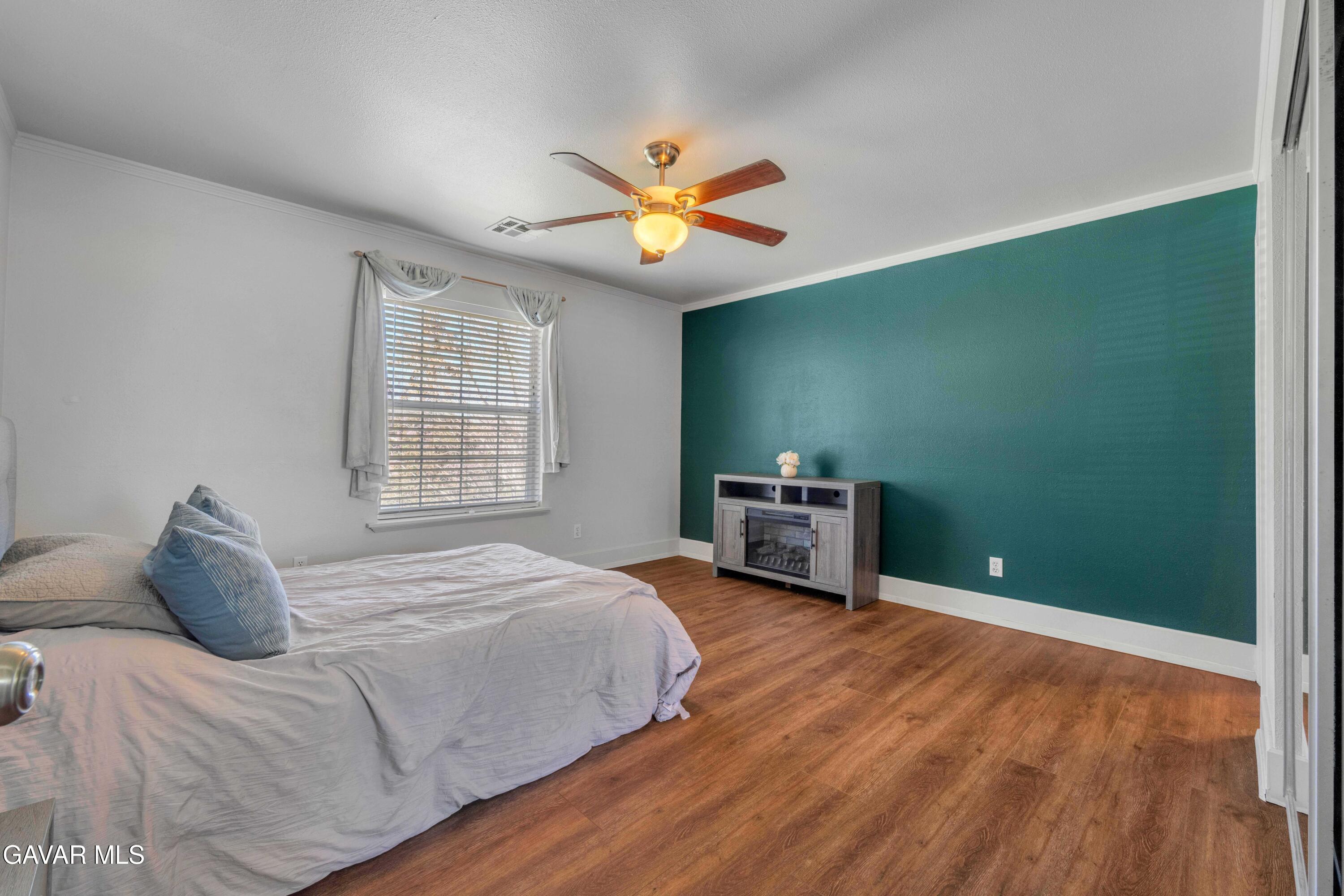 22390 William Tell Trail Tehachapi, CA 93561 - Photo 3 of 33 a bedroom with a bed and a chandelier
