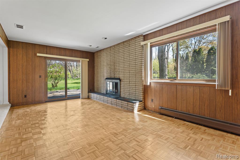 25826 Farmington Road Farmington Hills, MI 48336 - Photo 17 of 43