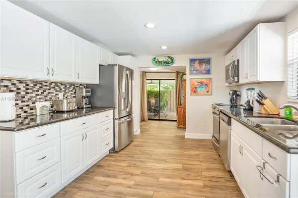 $10,000 | 212 Southwest 1st Avenue, Hallandale Beach, FL 33009