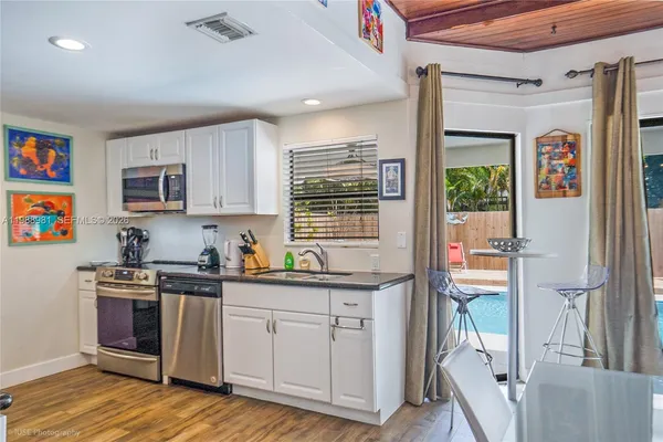 $10,000 | 212 Southwest 1st Avenue, Hallandale Beach, FL 33009