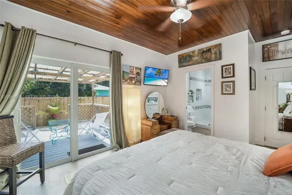 $10,000 | 212 Southwest 1st Avenue, Hallandale Beach, FL 33009