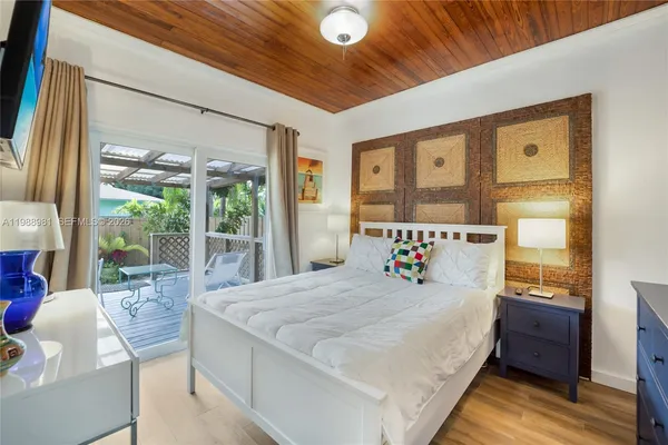 $10,000 | 212 Southwest 1st Avenue, Hallandale Beach, FL 33009