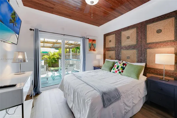 $10,000 | 212 Southwest 1st Avenue, Hallandale Beach, FL 33009