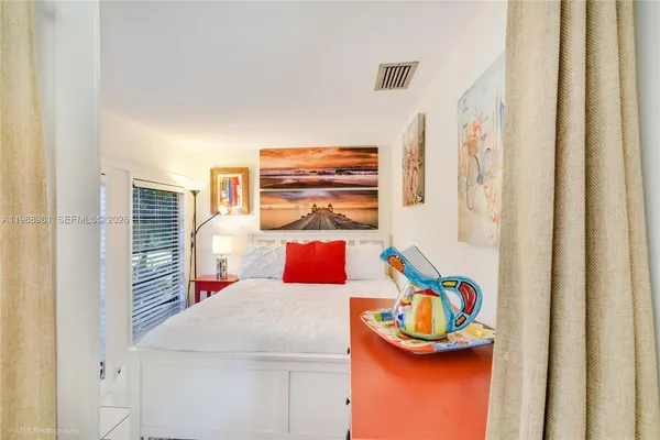 $10,000 | 212 Southwest 1st Avenue, Hallandale Beach, FL 33009