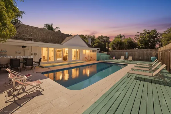 $10,000 | 212 Southwest 1st Avenue, Hallandale Beach, FL 33009