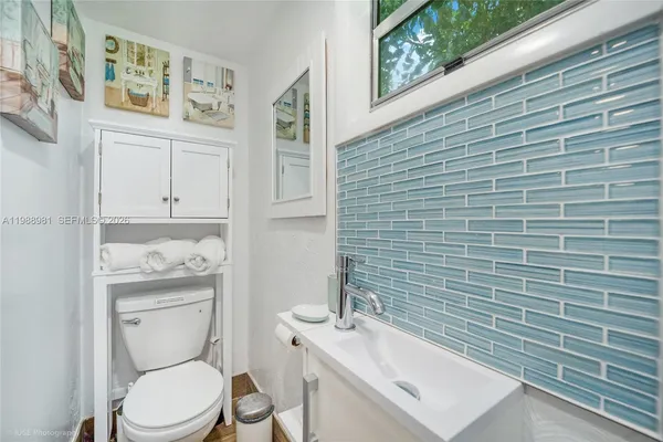 $10,000 | 212 Southwest 1st Avenue, Hallandale Beach, FL 33009