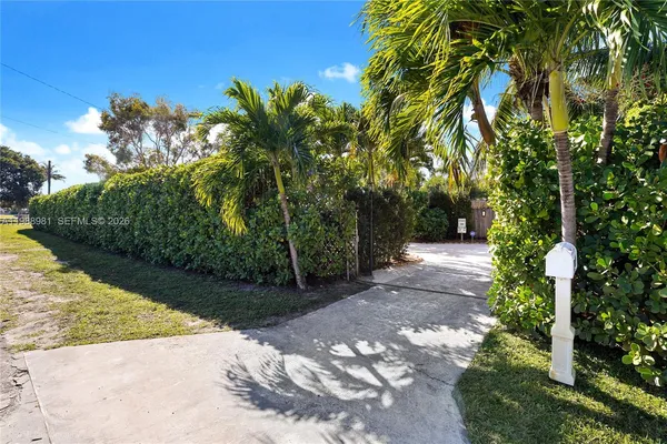 $10,000 | 212 Southwest 1st Avenue, Hallandale Beach, FL 33009