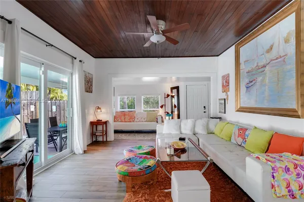 $10,000 | 212 Southwest 1st Avenue, Hallandale Beach, FL 33009