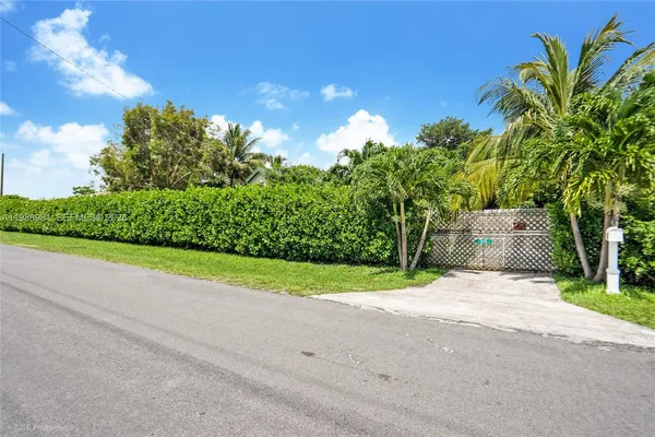 $10,000 | 212 Southwest 1st Avenue, Hallandale Beach, FL 33009