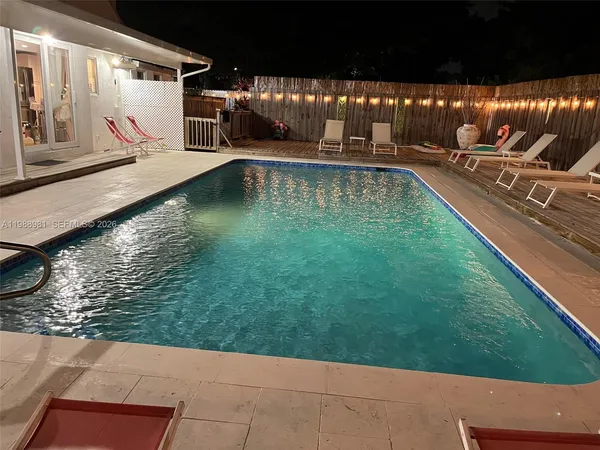 $10,000 | 212 Southwest 1st Avenue, Hallandale Beach, FL 33009