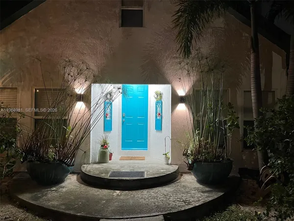 $10,000 | 212 Southwest 1st Avenue, Hallandale Beach, FL 33009