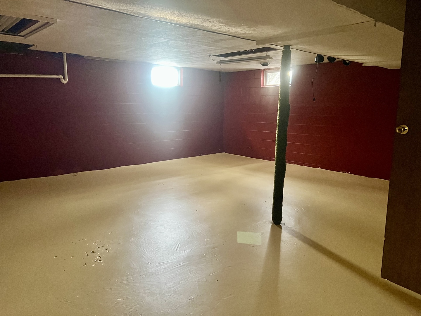 1909 County Road 2800 North Rantoul, IL 61866 - Photo 35 of 42 a view of empty room with wooden floor