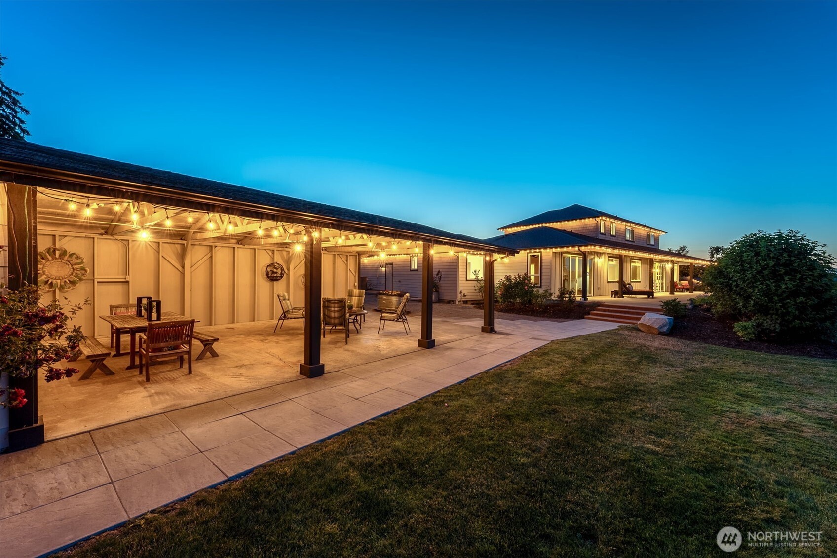 30721 40th Avenue South Roy, WA 98580 - Photo 27 of 40 a living room with furniture and a large window