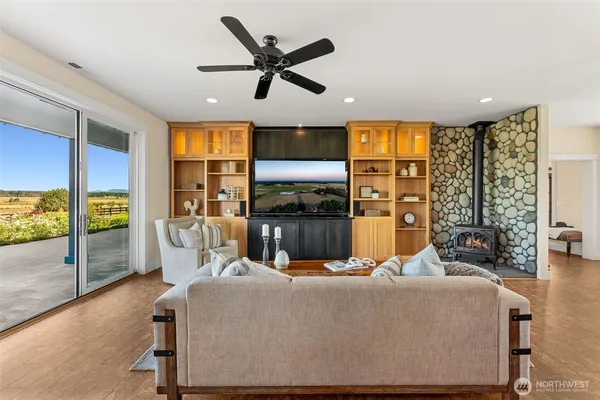 $1,795,000 | 30721 40th Avenue South, Roy, WA 98580