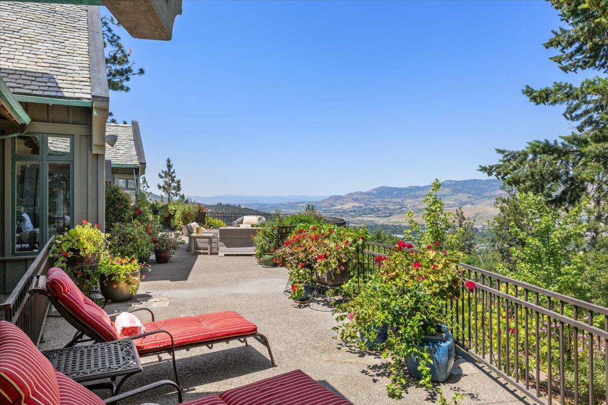 500 Ashland Loop Road Ashland, OR 97520 - Photo 10 of 67 a view of a chairs and table in the balcony