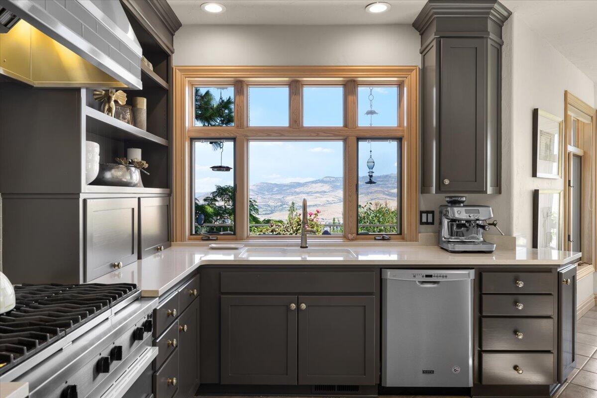 500 Ashland Loop Road Ashland, OR 97520 - Photo 17 of 67 a kitchen with stainless steel appliances a sink stove and a refrigerator