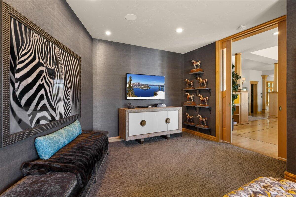 500 Ashland Loop Road Ashland, OR 97520 - Photo 21 of 67 a living room with furniture and a flat screen tv