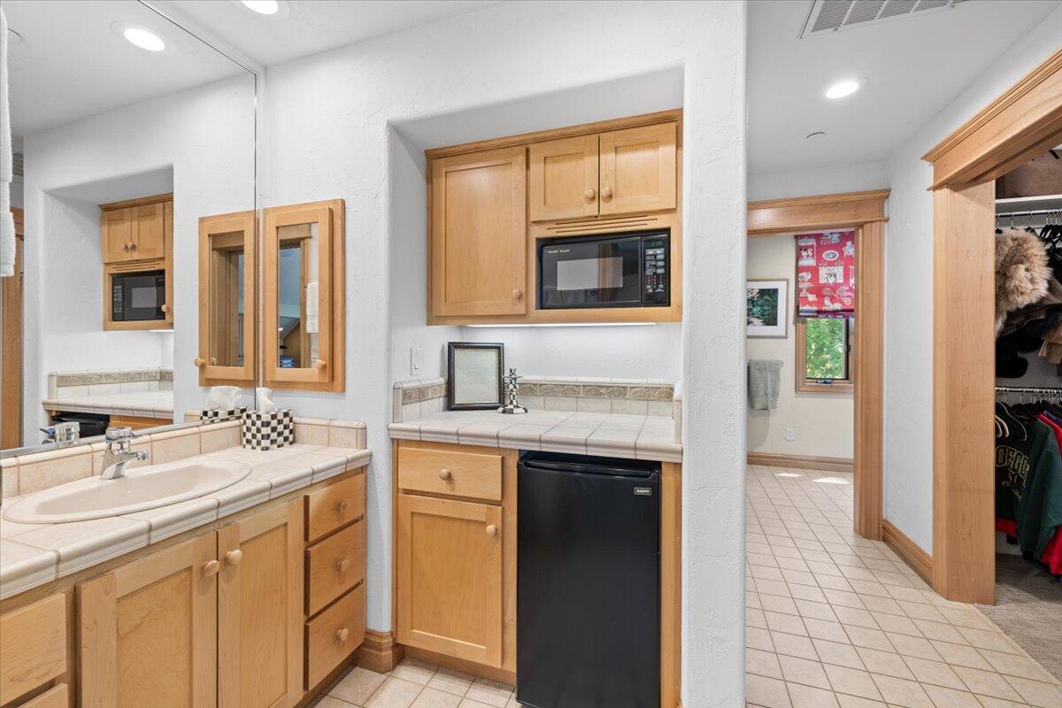 500 Ashland Loop Road Ashland, OR 97520 - Photo 37 of 67 a kitchen with stainless steel appliances granite countertop a sink and a stove top oven