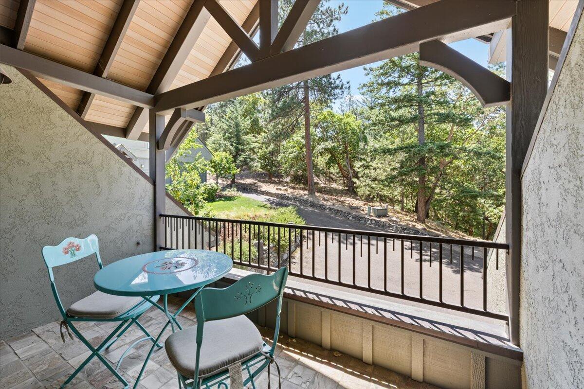 500 Ashland Loop Road Ashland, OR 97520 - Photo 39 of 67 a view of a chairs and table in the balcony
