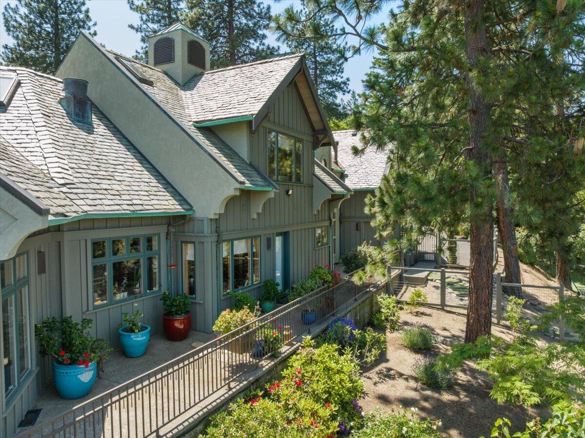 500 Ashland Loop Road Ashland, OR 97520 - Photo 53 of 67 a front view of a house with a yard
