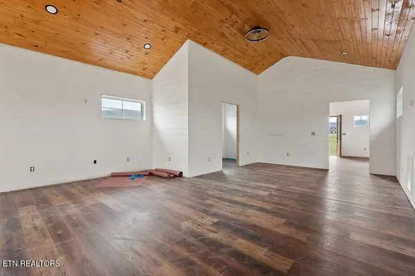 $749,900 | 123 Cattlemans Drive, Sparta, TN 38583