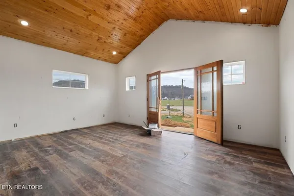 $749,900 | 123 Cattlemans Drive, Sparta, TN 38583