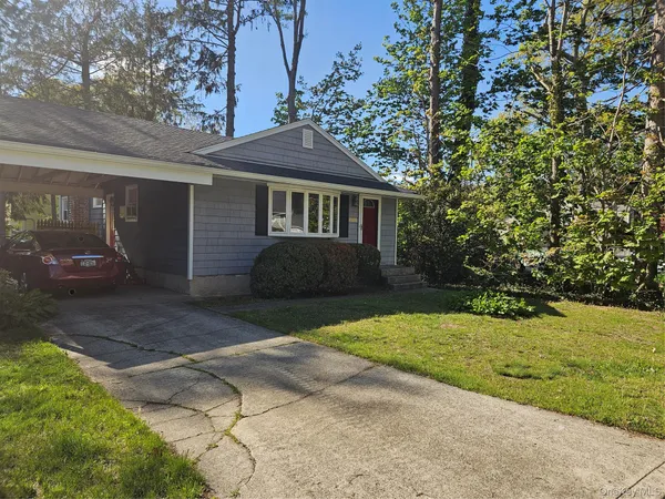 $3,875 | 16 Ark Place, Huntington Station, NY 11746