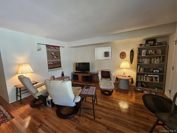 $3,875 | 16 Ark Place, Huntington Station, NY 11746