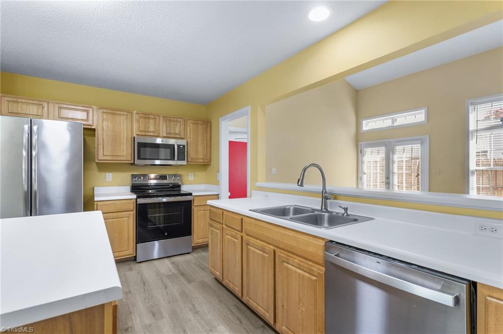 609 Huntingdon Street Elon, NC 27244 - Photo 5 of 25 Kitchen