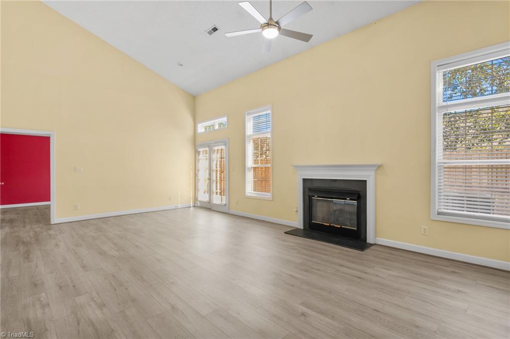 609 Huntingdon Street Elon, NC 27244 - Photo 6 of 25 Living/Dining Room