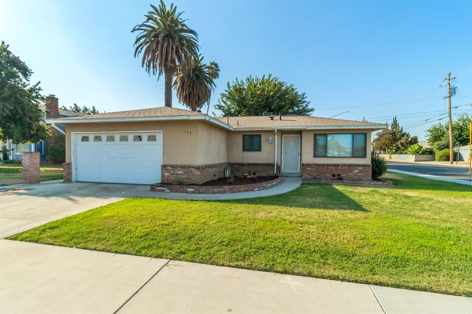 117 Manning Avenue Reedley, CA 93654 - Photo 1 of 22 Gallery Image 1