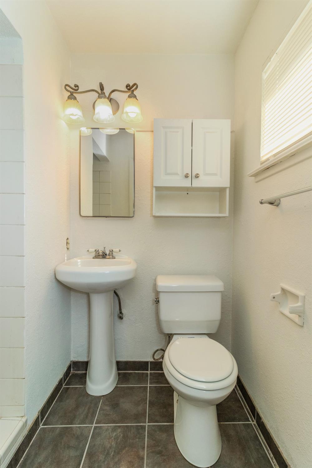 117 Manning Avenue Reedley, CA 93654 - Photo 11 of 22 Gallery Image 11