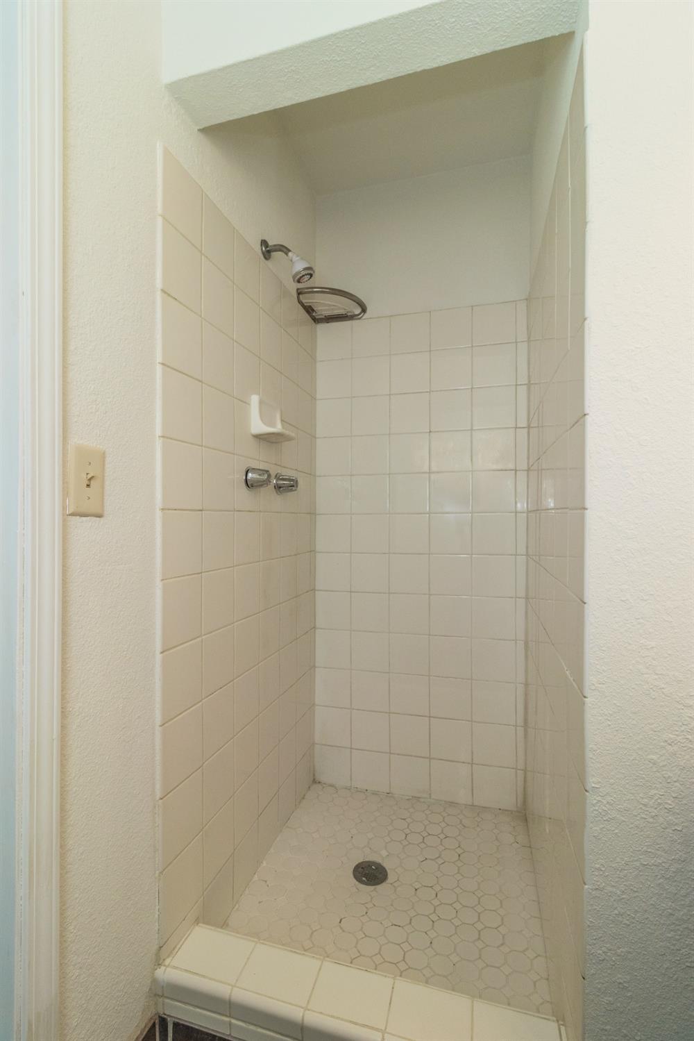 117 Manning Avenue Reedley, CA 93654 - Photo 12 of 22 Gallery Image 12