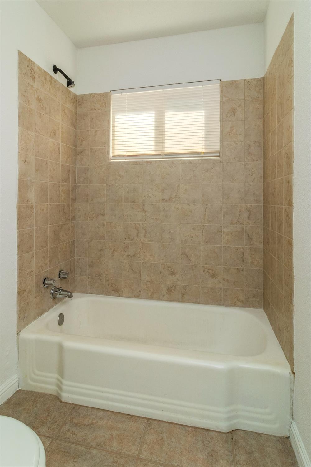 117 Manning Avenue Reedley, CA 93654 - Photo 16 of 22 Gallery Image 16