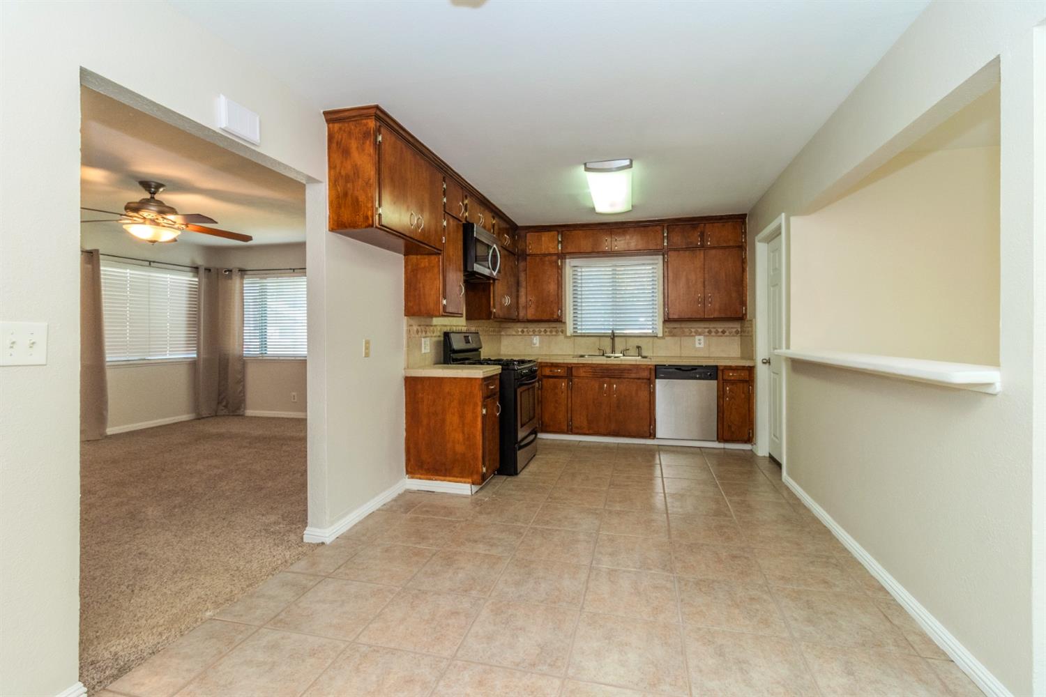 117 Manning Avenue Reedley, CA 93654 - Photo 7 of 22 Gallery Image 7
