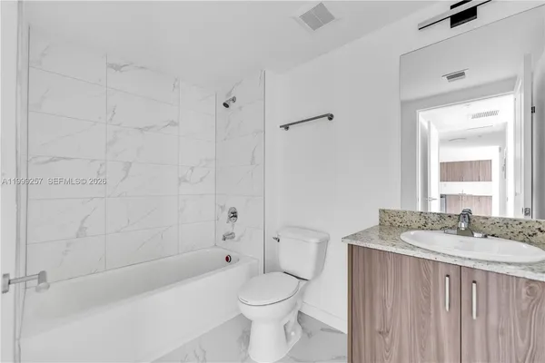 $2,000 | 175 Northwest 160th Street, Unit 206, North Miami Beach, FL 33169