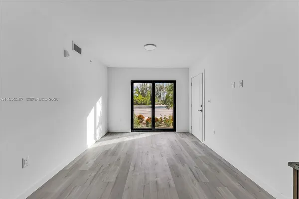 $2,000 | 175 Northwest 160th Street, Unit 206, North Miami Beach, FL 33169