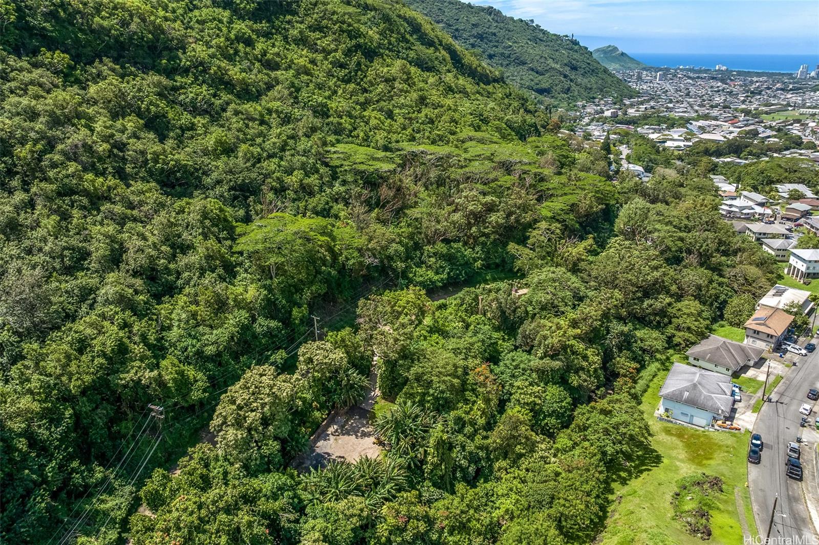 2640 Lai Road, Unit E Honolulu, HI 96816 - Photo 18 of 25 a view of a green field